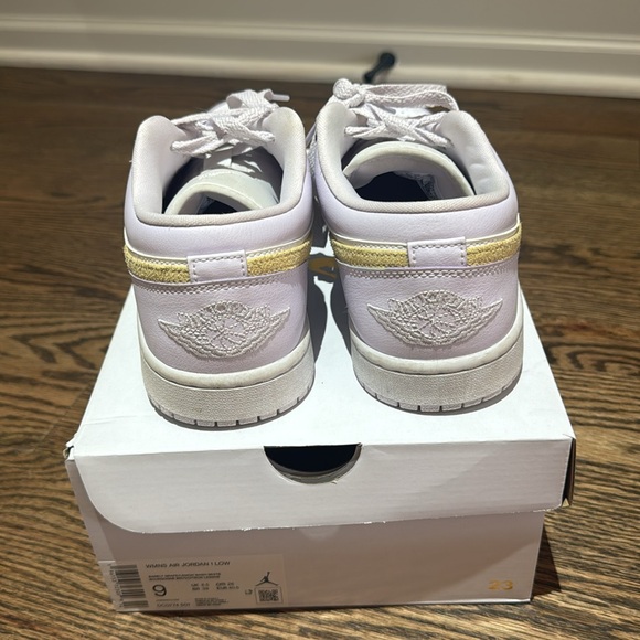 Air Jordan 1 Low Barely Grape Size 9 Nike - Picture 7 of 10